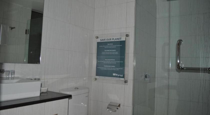 Win Grand Hotel Bekasi Exterior photo