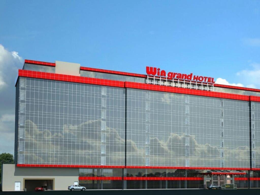 Win Grand Hotel Bekasi Exterior photo